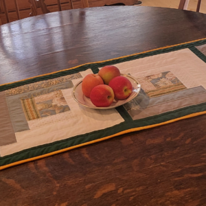 Classic table runner